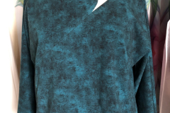 Shirt mit Loch