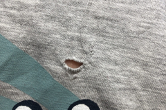 Loch im Shirt, vorher